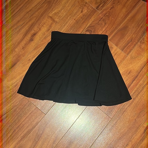 Black skirt - Picture 4 of 6